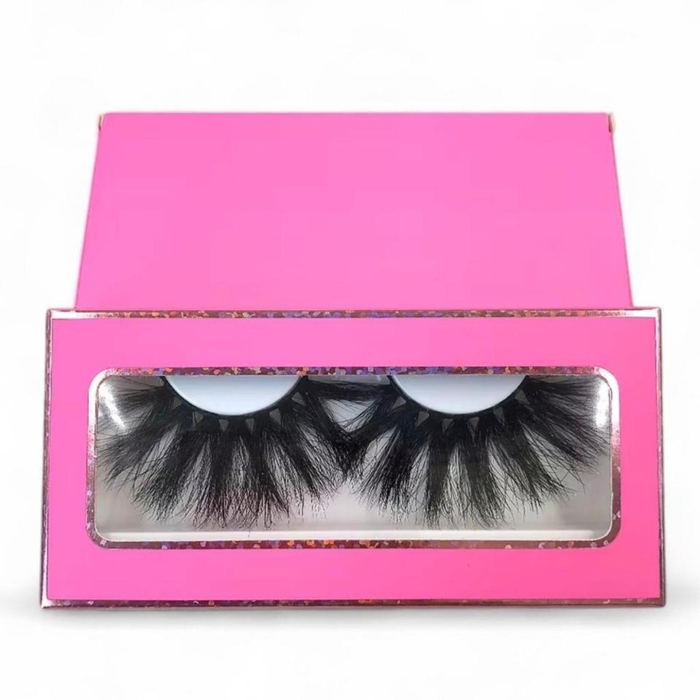 Luxury 25mm mink style lashes 💖 comes in‎ a lot of 5!!